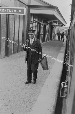 RAILWAYMAN ; THE GUARD